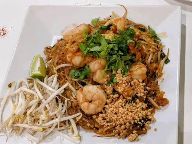 Chicken Pad Thai.